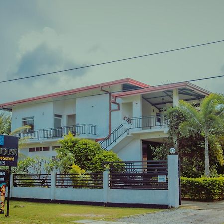Aqua Hotel Yala Buitenkant foto
